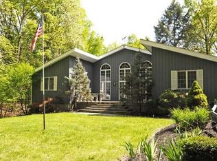 24 Winston Dr, Rhinebeck, NY 12572