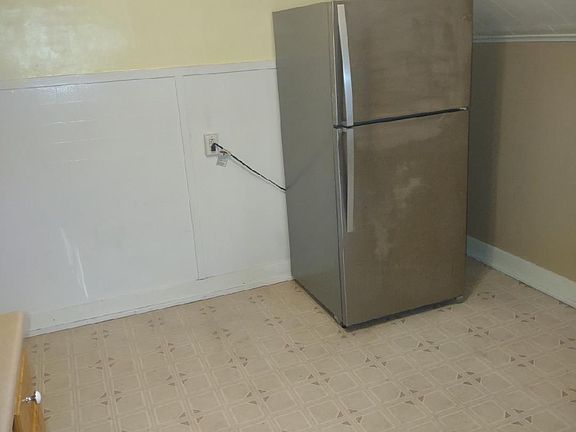3rd image of 1012-2 New York Ave