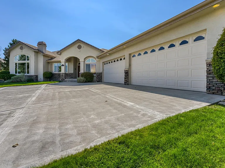 1039 Mountain Air Ct — Photo 1