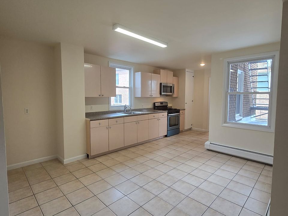 1st image of 334 Palisade Ave APT 8