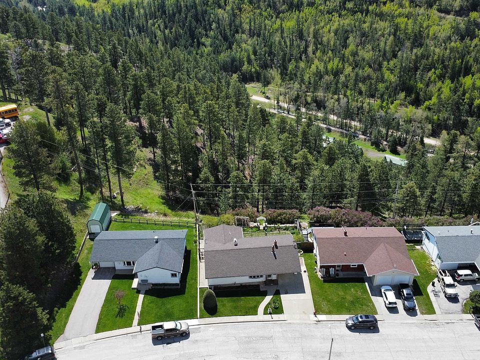 2nd image of 403 Sunset Rd