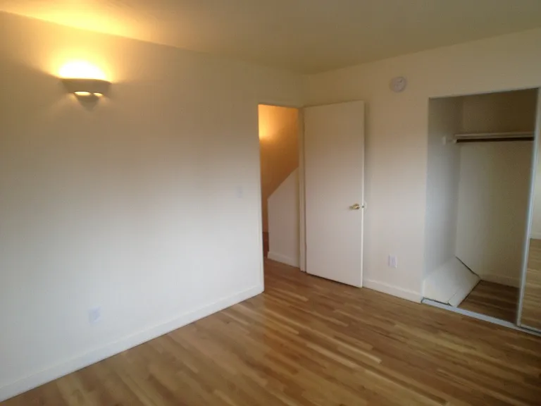 426 NE 75th Ave — Photo 37