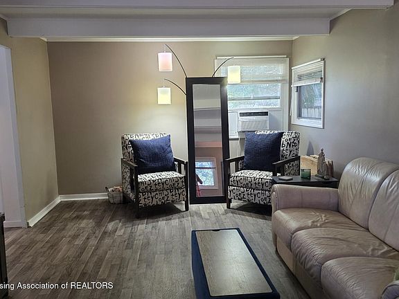 4th image of 1033 Raider St