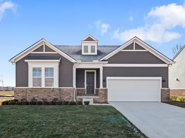 20409 W Kilburn Dr, Macomb, MI 48044
