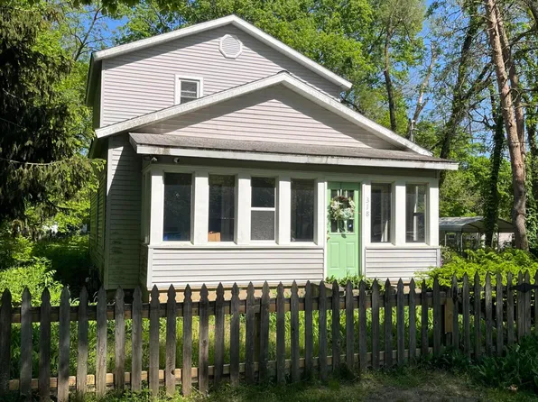 318 Lincoln St, Allegan, MI 49010