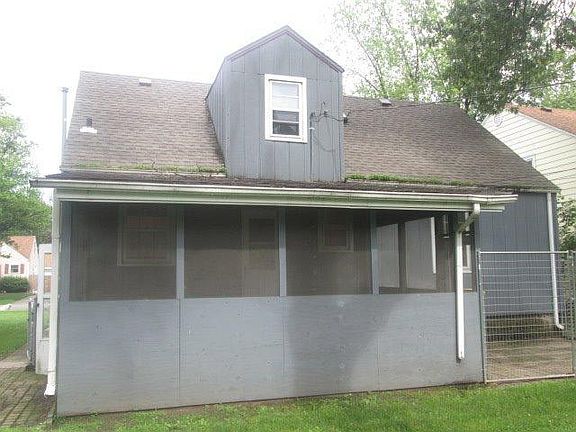 2nd image of 426 N Woodlawn Ave