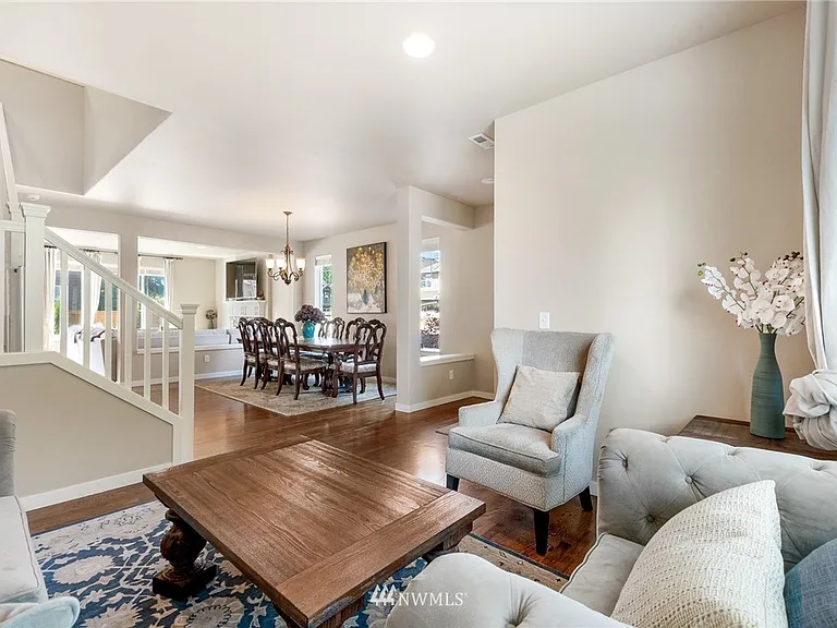 4803 NE 3rd Pl — Photo 4