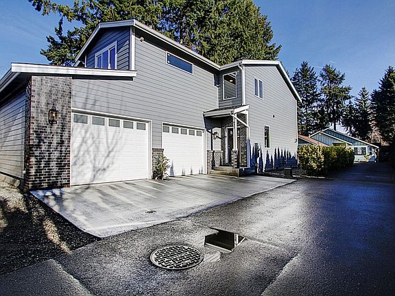 2nd image of 627 17th St SE