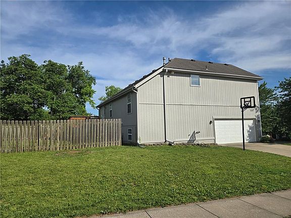 4th image of 2128 SW British Dr