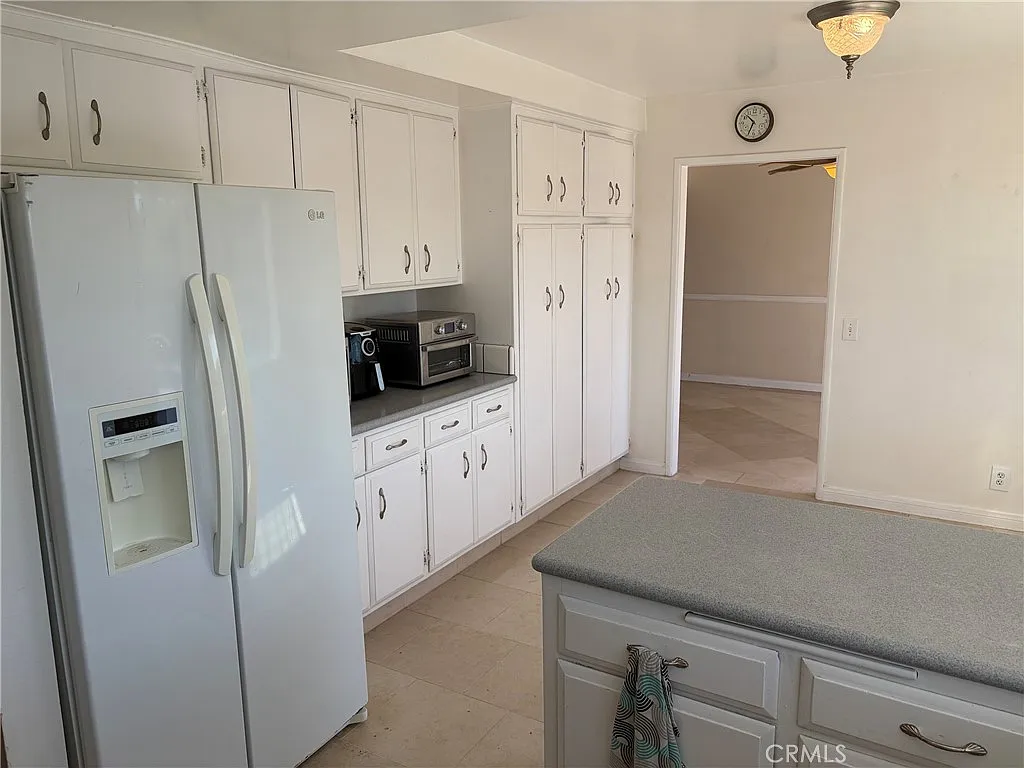 4 bed, 2179 sqft, $4,500 — Photo 3