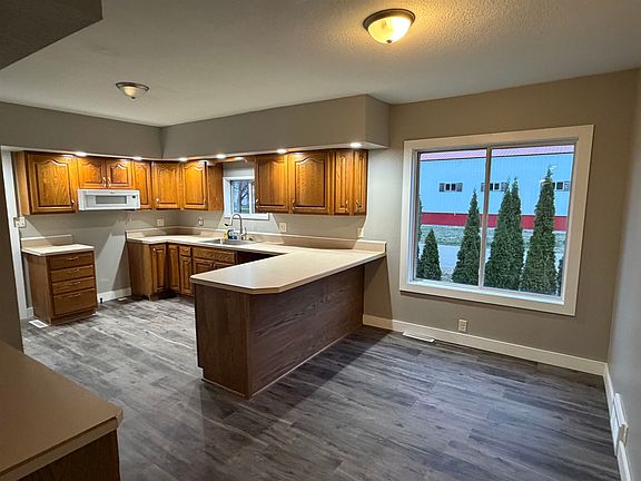 4th image of 603 Iris St