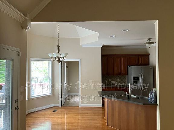 5th image of 11942 Hearthstone Ln