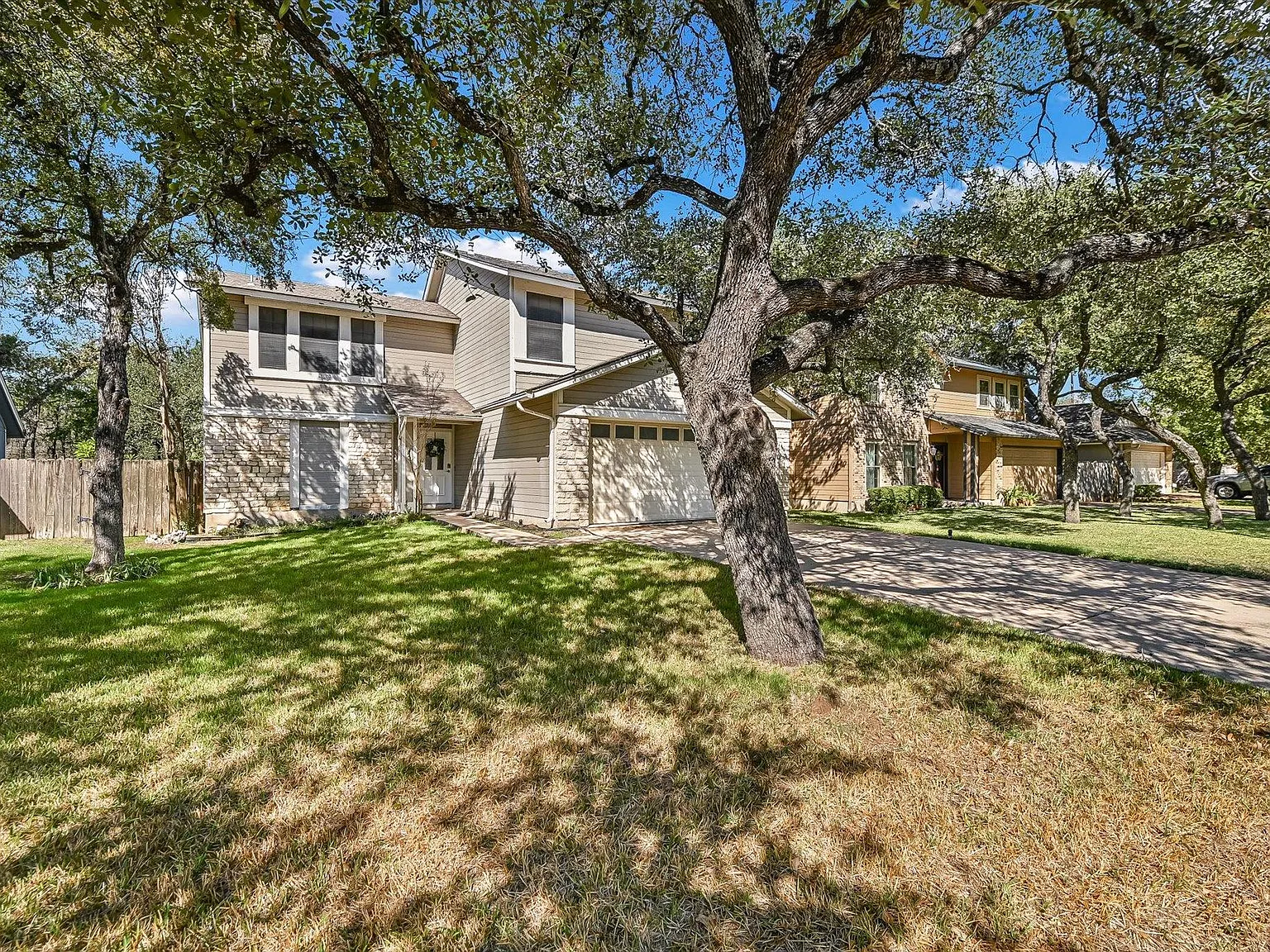 4 bed, 2.5 bath, 1801 sqft, $2,300 — Photo 2