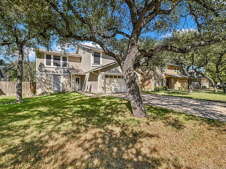 6808 Luckenbach Ln — Photo 2