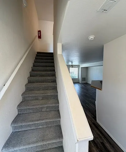 233 E Shelby Ln — Photo 14