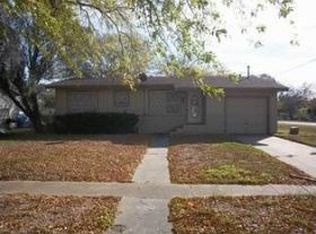 301 Mesquite St, Sinton, TX 78387