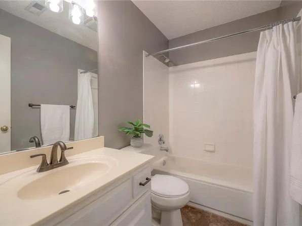 9509 E 79th St, Raytown, MO 64138