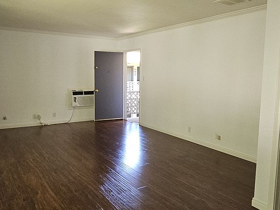 Living room/Front door