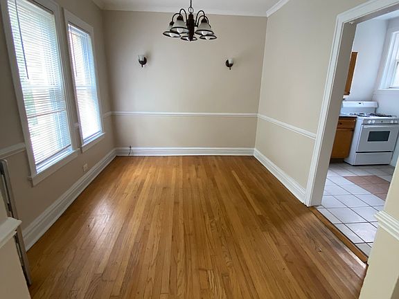 2nd image of 4937 N Whipple St APT 1W