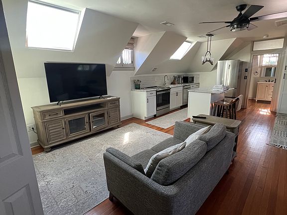 2nd image of 2024 Rivermont Ave #B