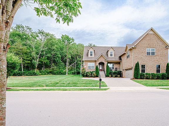 3rd image of 905 Redstone Ln