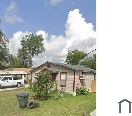 1206 Henderson St — Photo 4