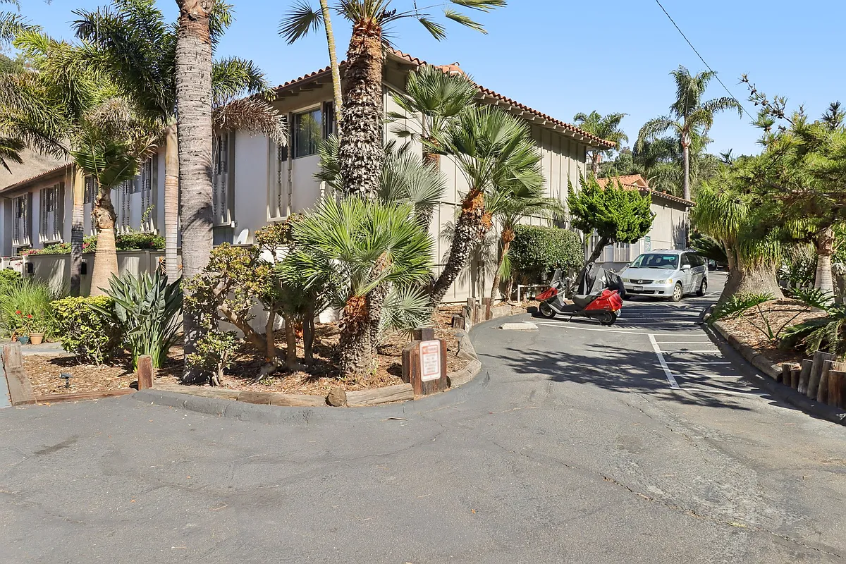 Building Photo - La Jollan Townhomes
