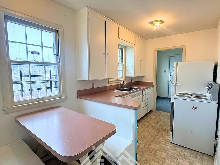 1521 SW Lincoln St — Photo 3