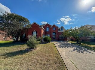 307 E Sandra Ln, Grand Prairie, TX 75052