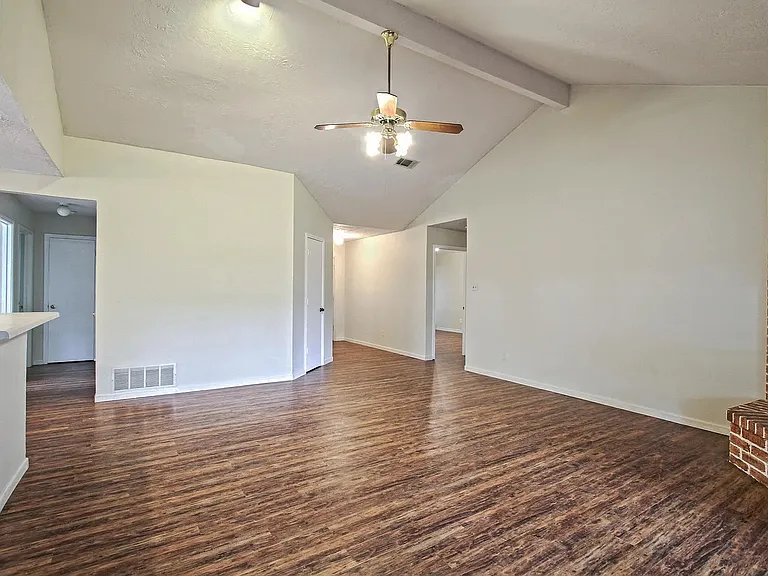 1200 Glyndon Dr — Photo 7