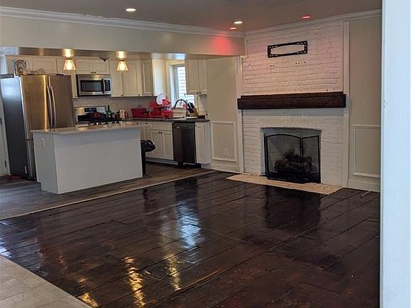 3rd image of 11 Cedar St