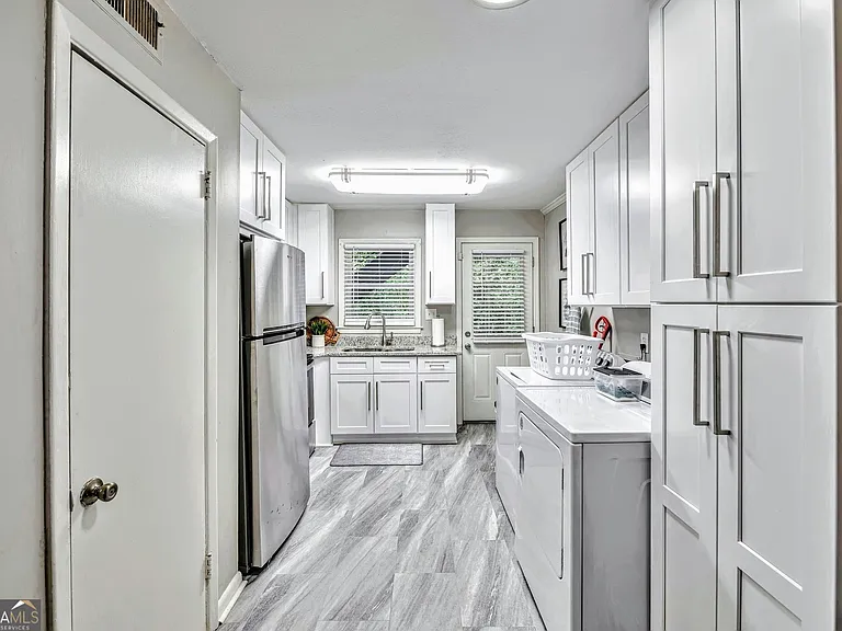 2858 Rosehill St #5 — Photo 9