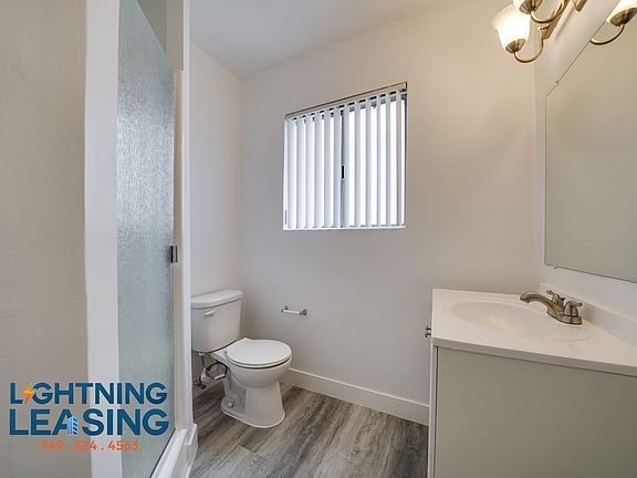 3rd image of 15938 Vanowen St #11D