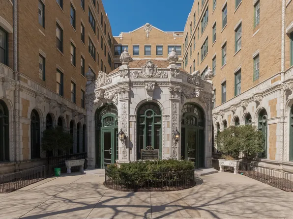 2828 N. Pine Grove, 2828 N Pine Grove Ave, Chicago, IL 60657