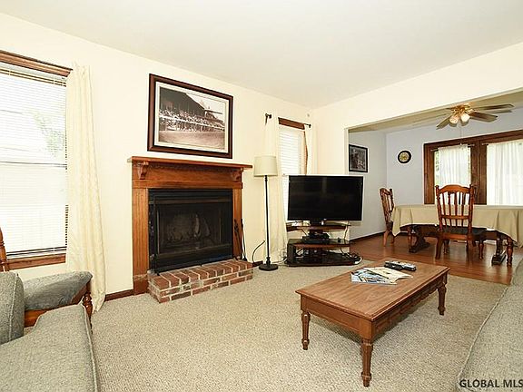 5th image of 130 Crescent St