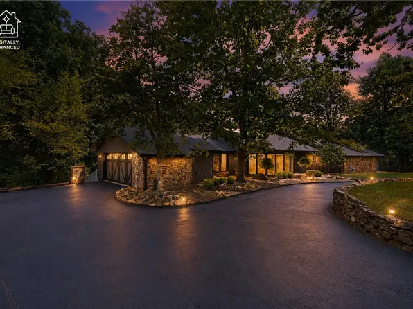 105 E Woodside Ln, Rogers, AR 72756