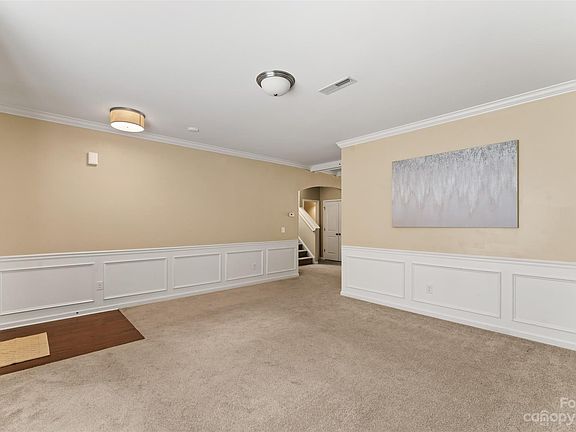 2nd image of 907 Mibbs Pl