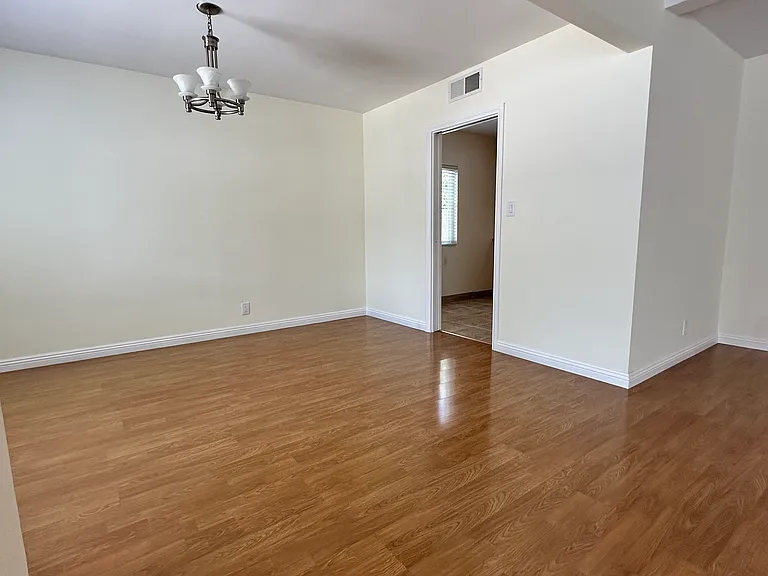 14552 Runnymede St — Photo 33