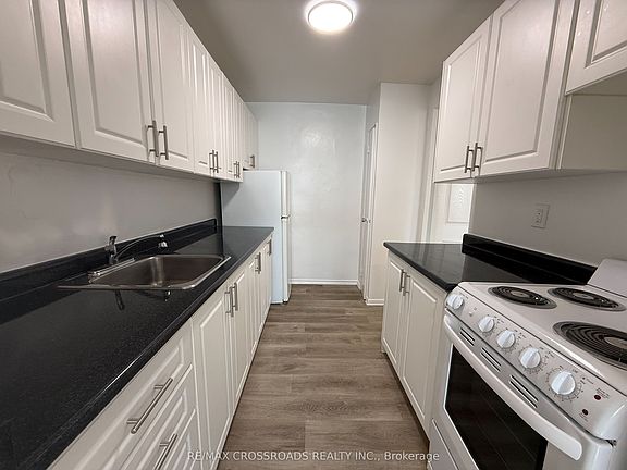 5th image of 363 Lakeshore Rd E #207