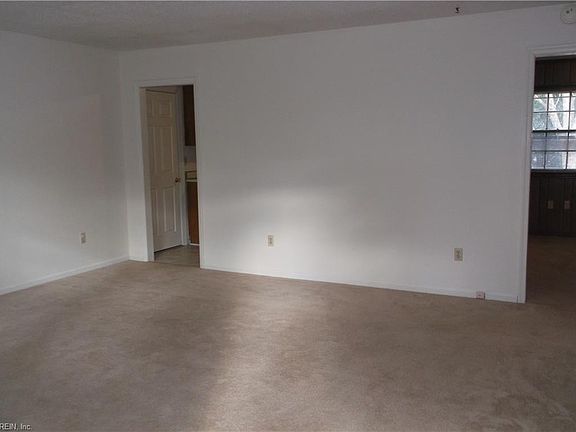 2nd image of 232 Woodbury Ct