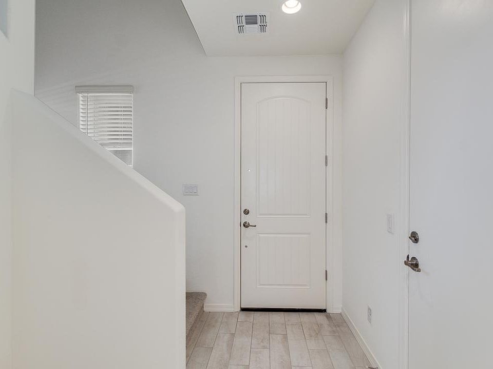 1st image of 695 W Browning Pl