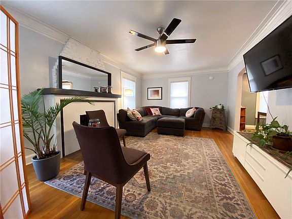 2nd image of 5527 Charlotte St