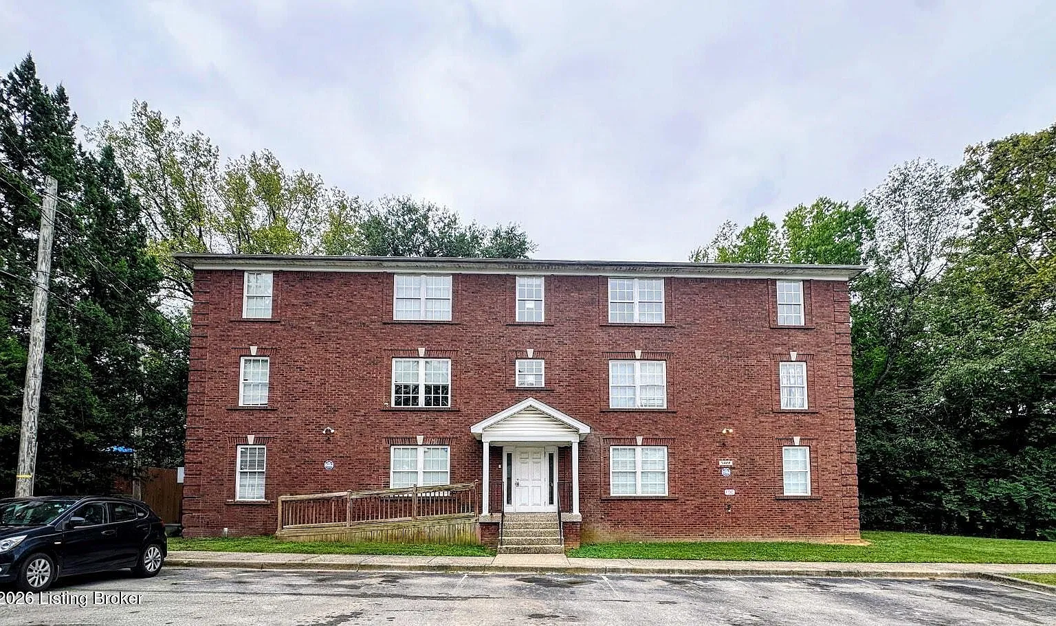 2 bed, 1.0 bath, $1,050 — Photo 1