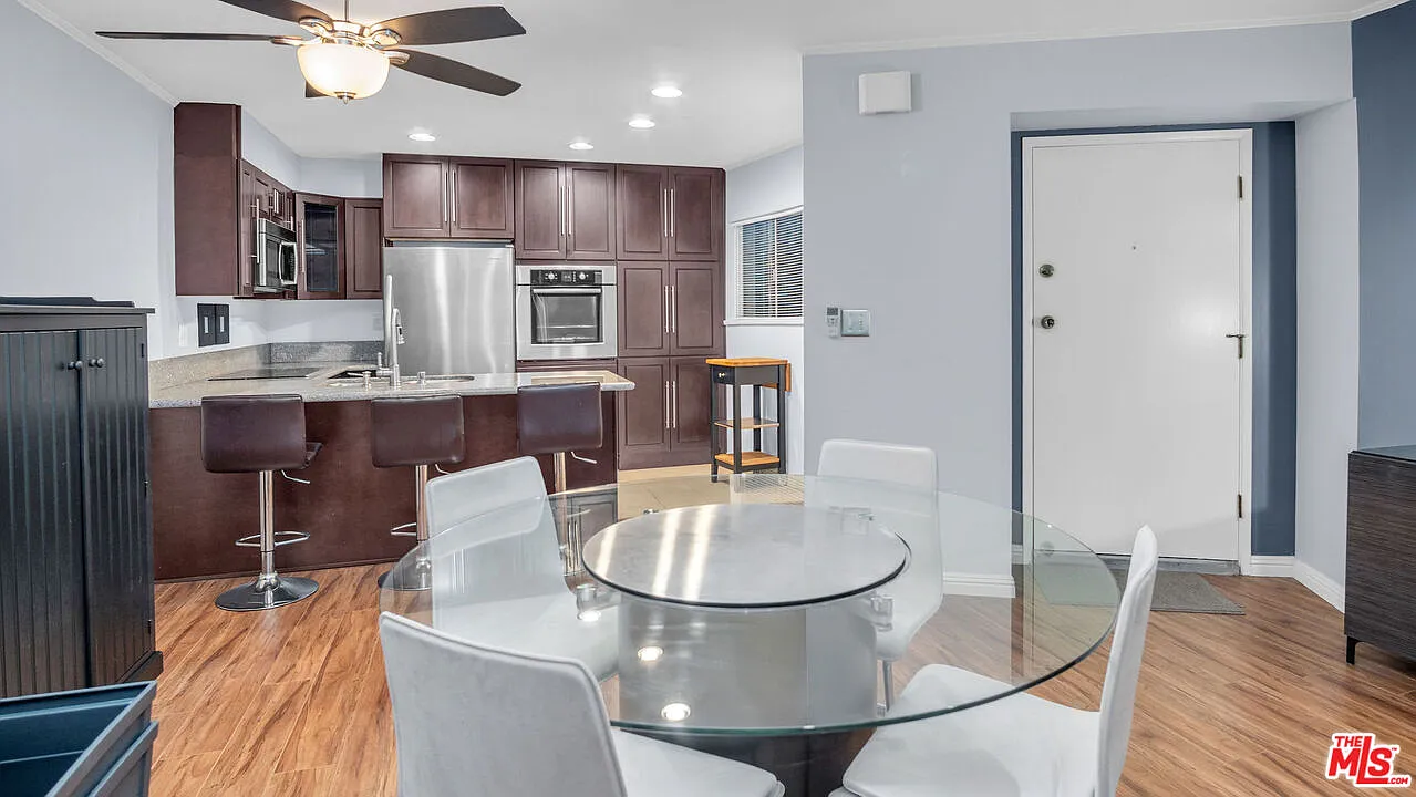 1 bed, 1.0 bath, 879 sqft, $2,500 — Photo 4