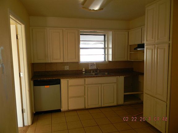 3rd image of 609 S Dallas Ave