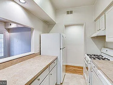 1118 C St NE #3 — Photo 16