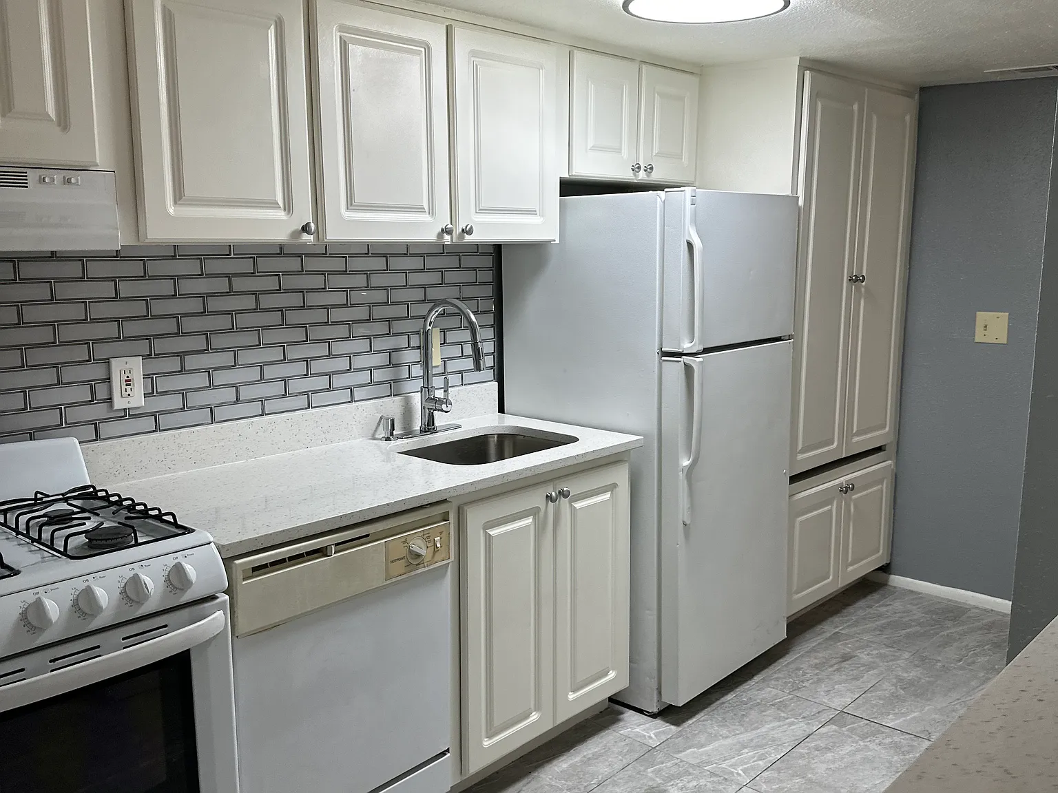 2 bed, 960 sqft, $1,600 — Photo 4