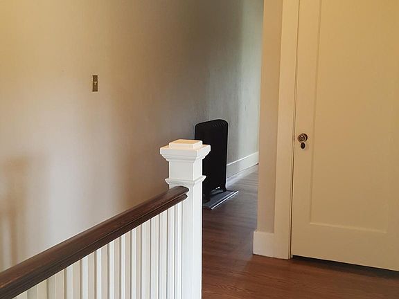 4th image of 4033 Greenwood Ave