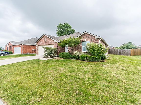 3rd image of 1413 Gordon Dr