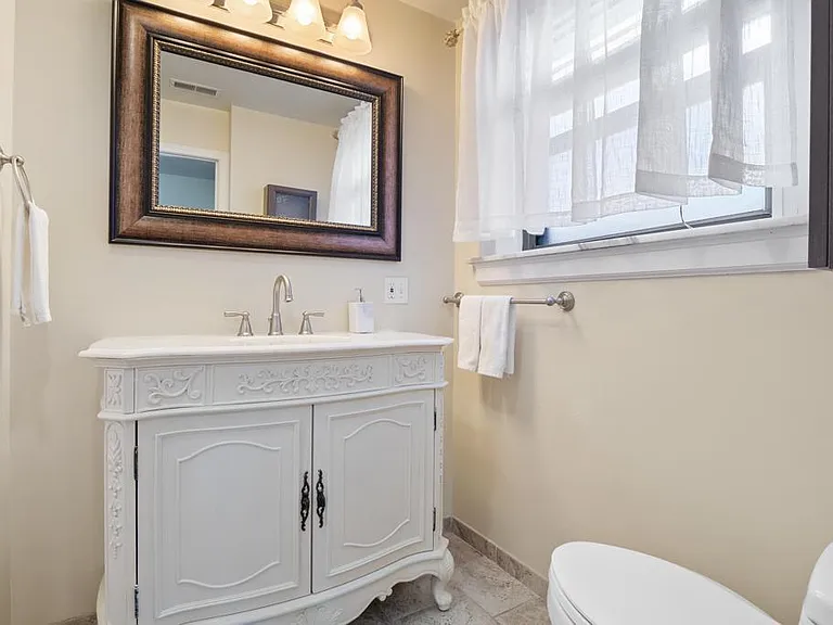 6136 Delmar Blvd — Photo 14